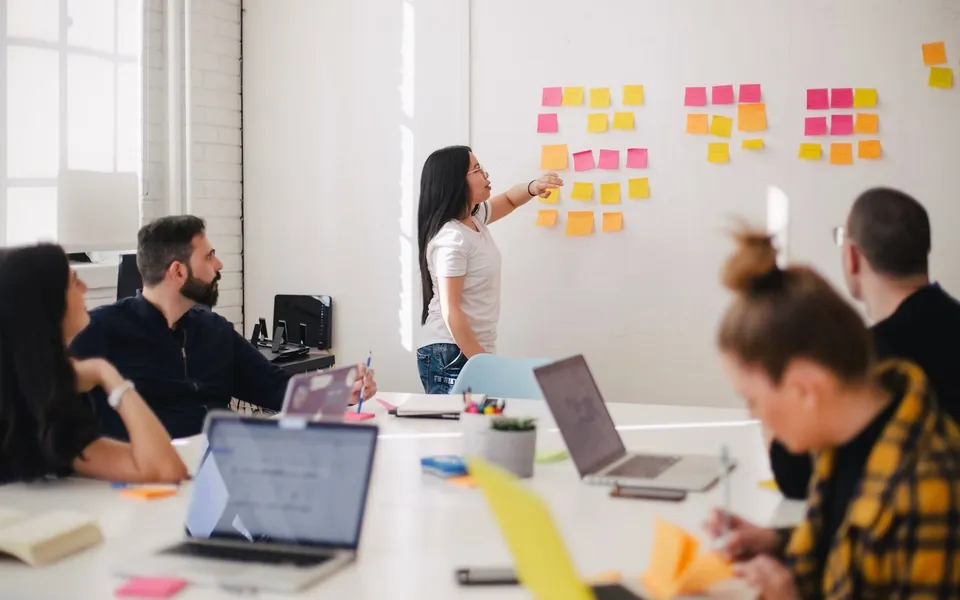 Preparación de delegaciones B2B internacionales y reuniones de negocios